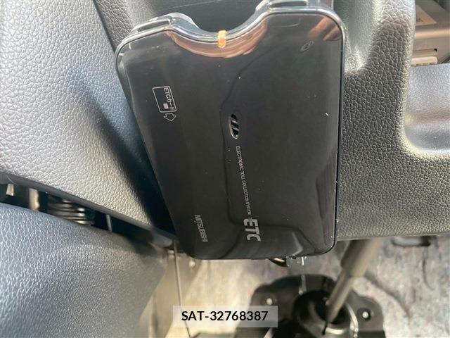 Honda FIT 2013-11 3014364-16