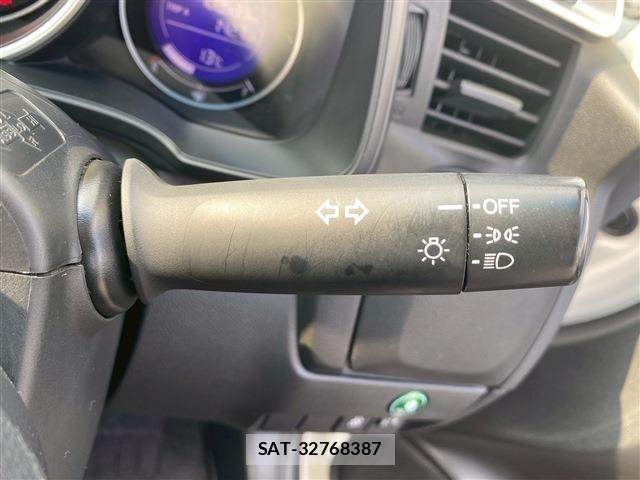 Honda FIT 2013-11 3014364-21
