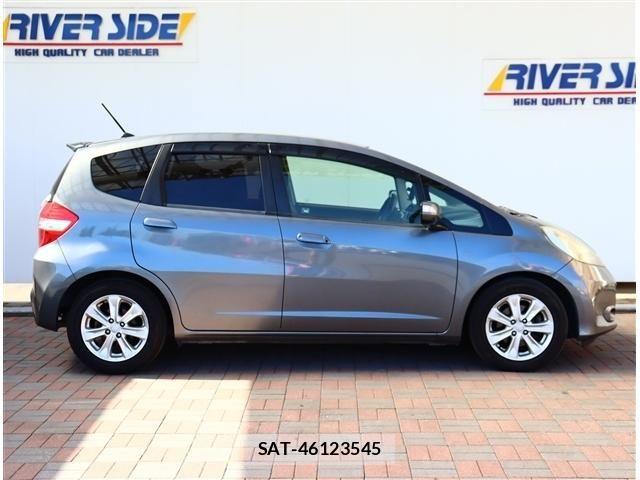 Honda FIT 2012-10 6497587-1