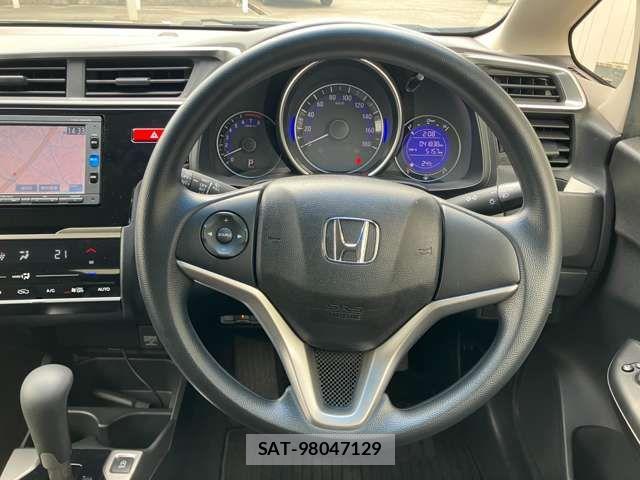 Honda FIT 2016-04 6641570-11