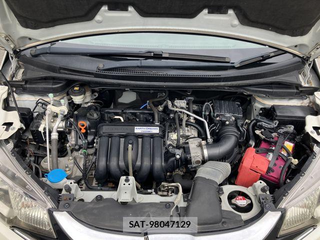Honda FIT 2016-04 6641570-29