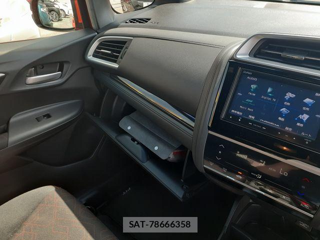 Honda FIT 2015-06 6682660-28