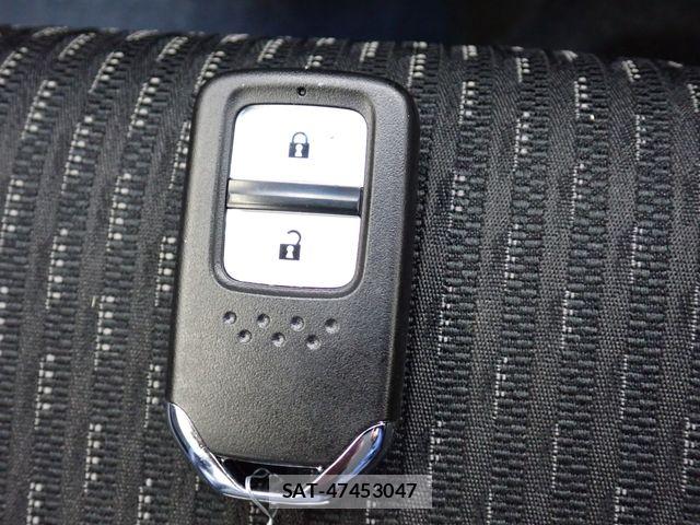 Honda FIT 2017-02 6814887-26