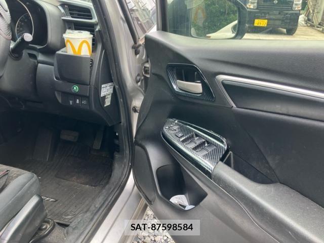 Honda FIT 2016-09 7058527-14