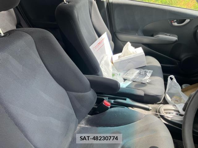 Honda FIT 2009-09 7218524-11