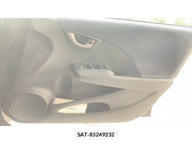 Honda FIT 2010-03 7218536-13