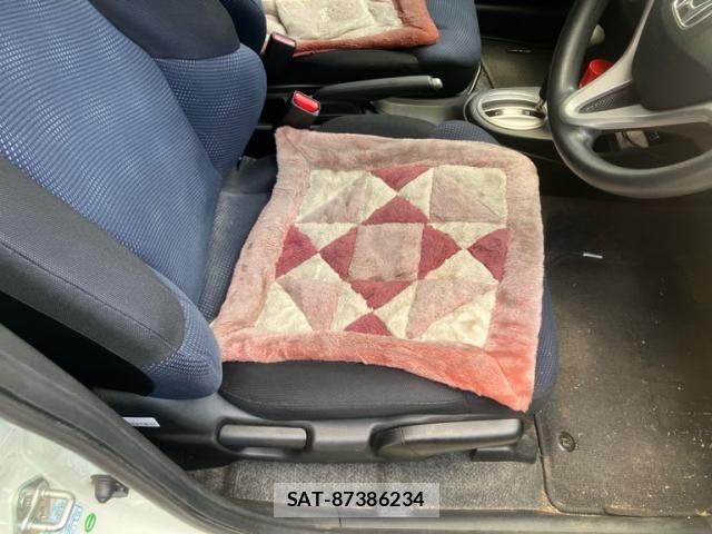 Honda FIT 2011-05 7218540-11