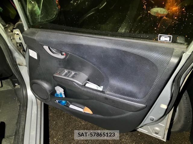 Honda FIT 2012-04 7327048-9