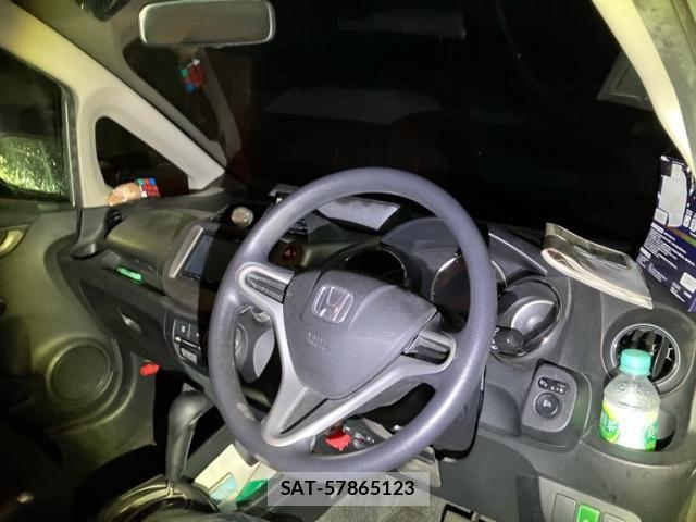 Honda FIT 2012-04 7327048-11