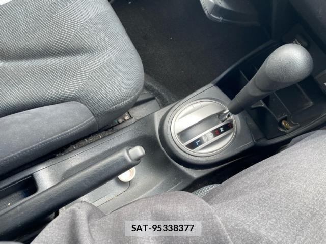 Honda FIT 2009-10 7357754-17