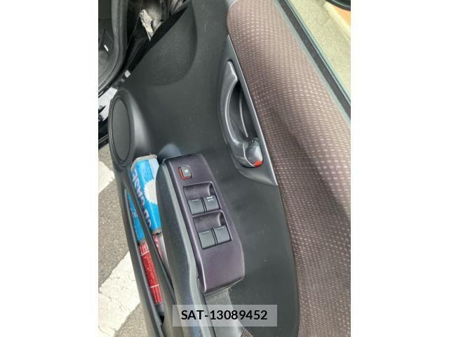 Honda FIT 2012-01 7357758-16