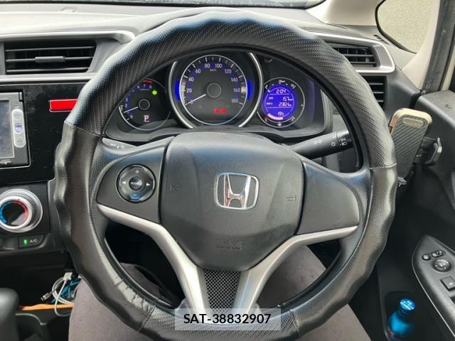 Honda FIT 2014-03 7357741-13