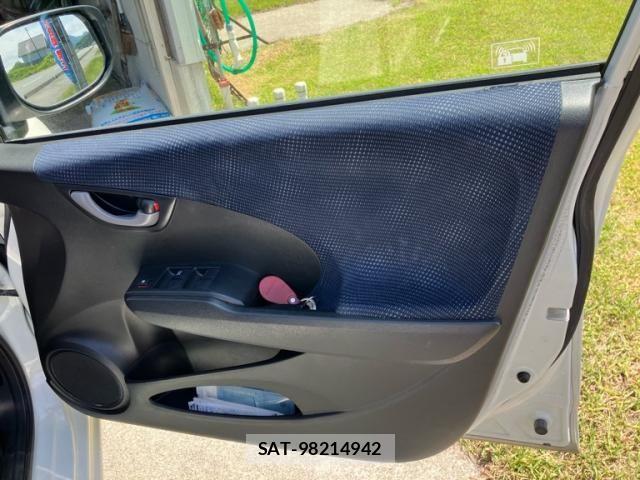 Honda FIT 2011-07 7357751-11