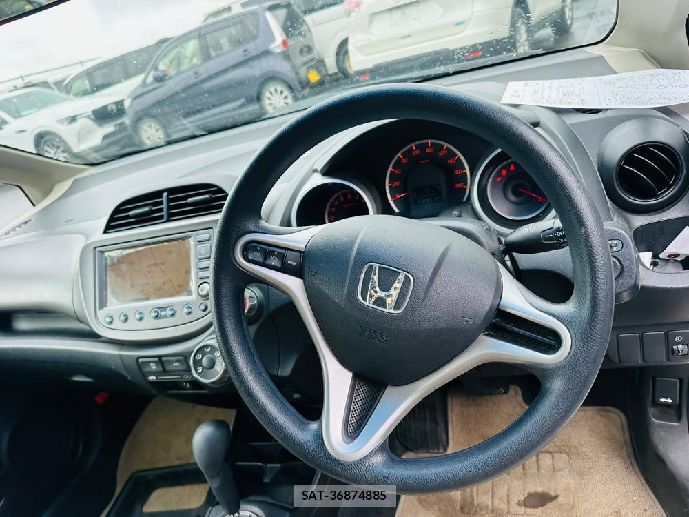 Honda FIT 2009-10 7444391-14