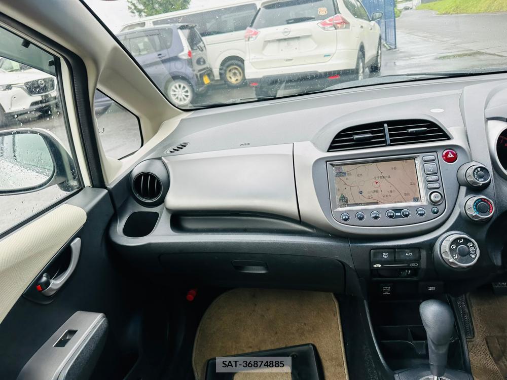 Honda FIT 2009-10 7444391-16
