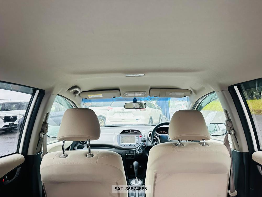 Honda FIT 2009-10 7444391-23