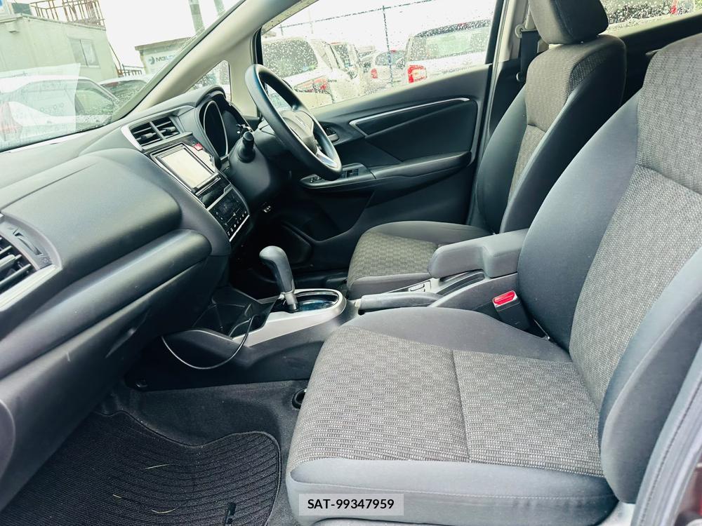 Honda FIT 2016-04 7444390-10