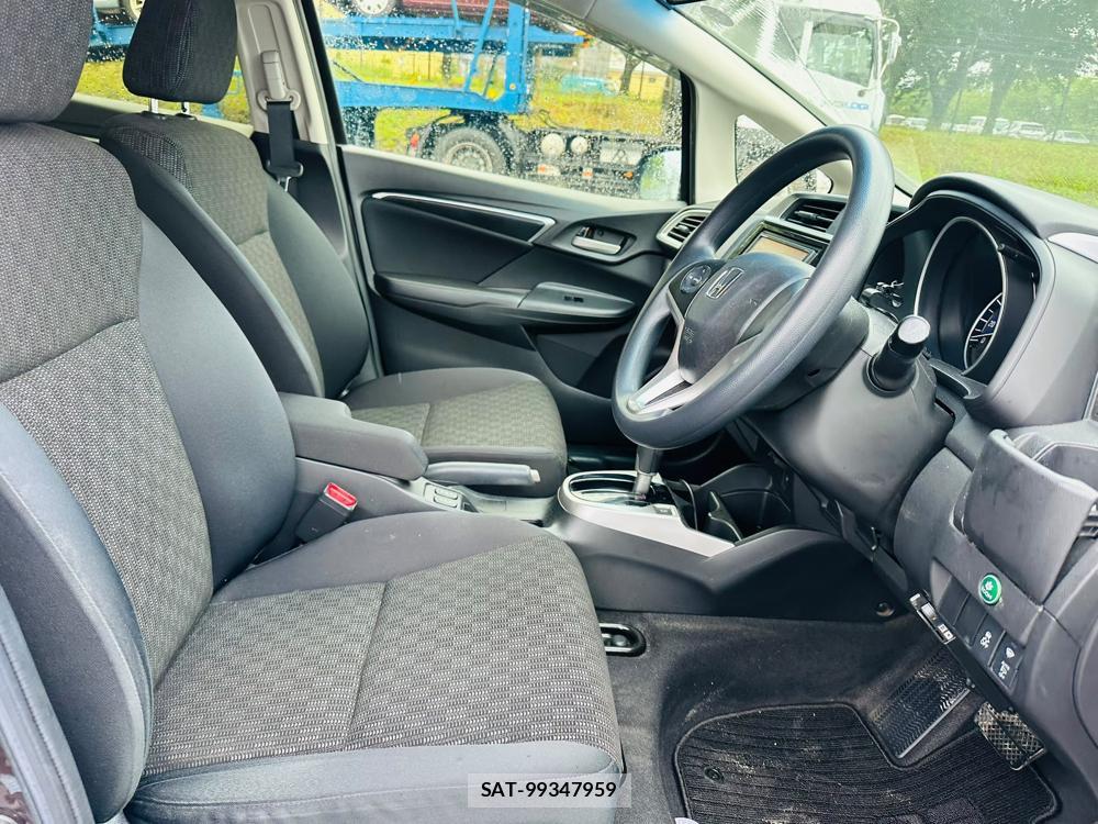 Honda FIT 2016-04 7444390-11