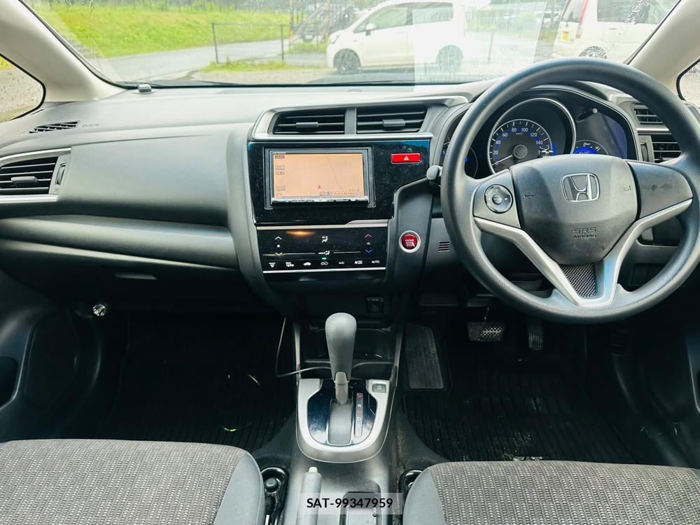Honda FIT 2016-04 7444390-12
