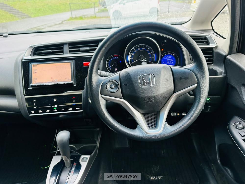 Honda FIT 2016-04 7444390-13
