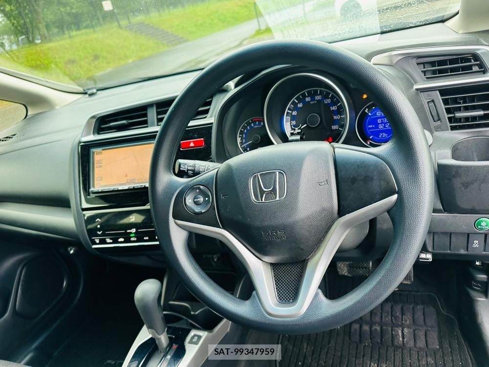 Honda FIT 2016-04 7444390-14