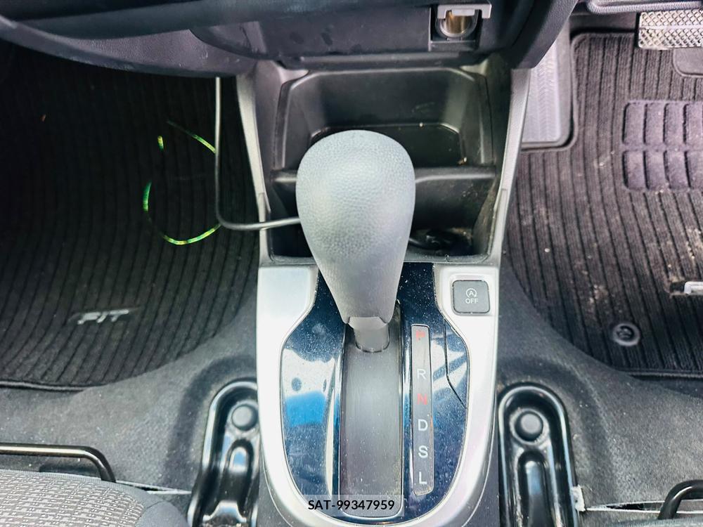 Honda FIT 2016-04 7444390-19