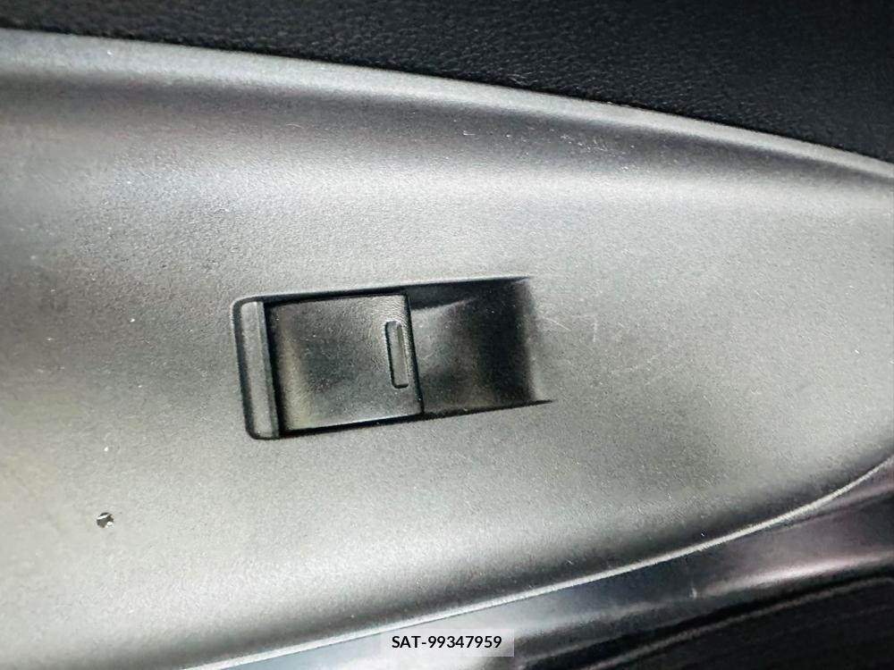 Honda FIT 2016-04 7444390-23