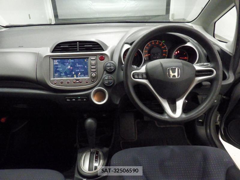 Honda FIT 2009-10 7587126-4