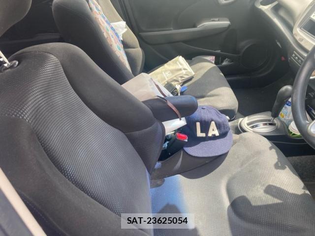 Honda FIT 2013-06 7616562-11