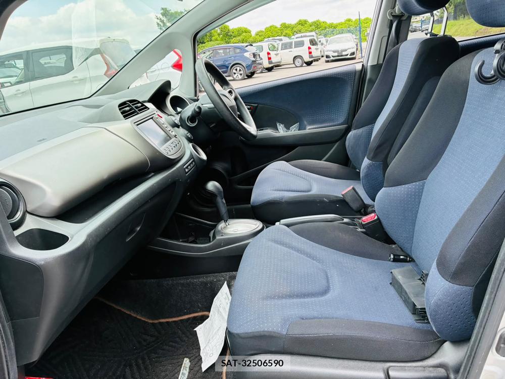 Honda FIT 2009-10 7587126-10