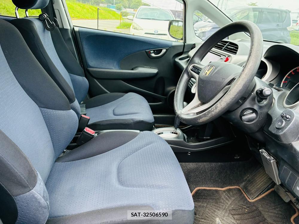 Honda FIT 2009-10 7587126-11
