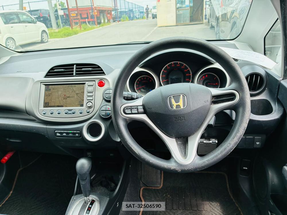 Honda FIT 2009-10 7587126-13