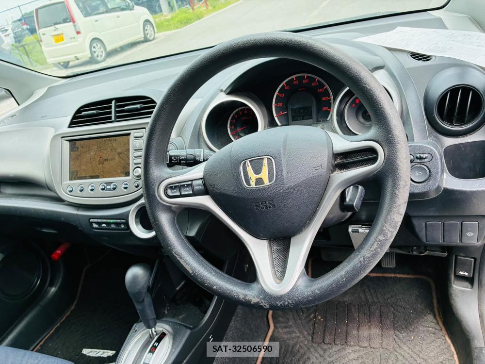 Honda FIT 2009-10 7587126-14