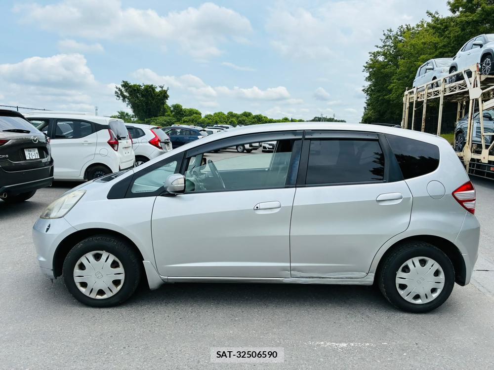 Honda FIT 2009-10 7587126-1