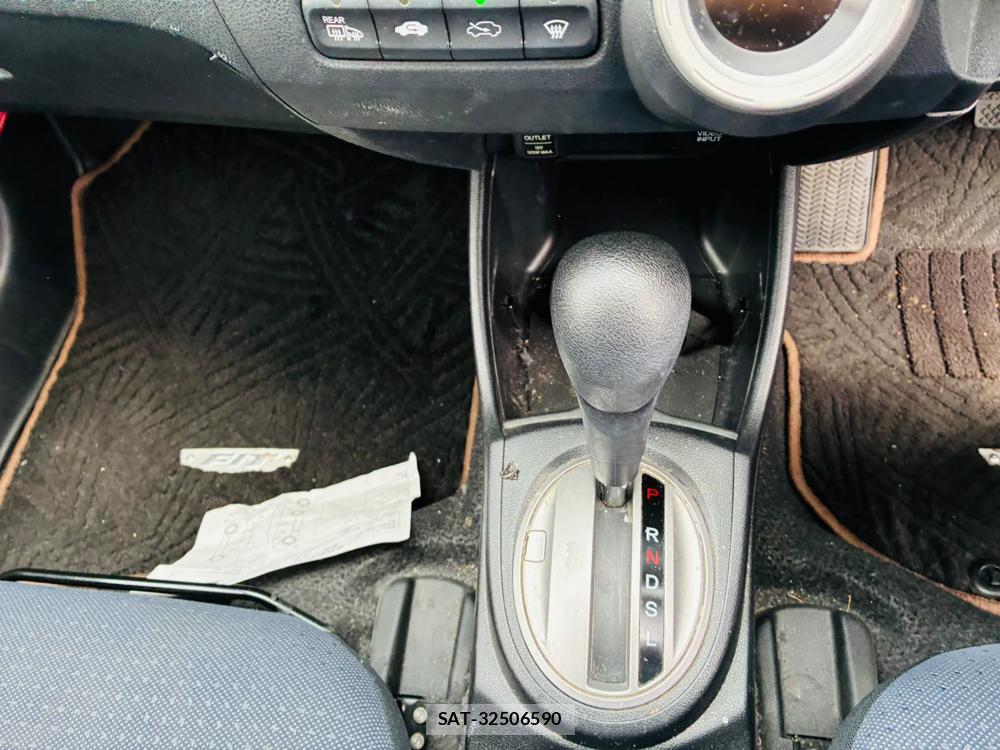 Honda FIT 2009-10 7587126-19