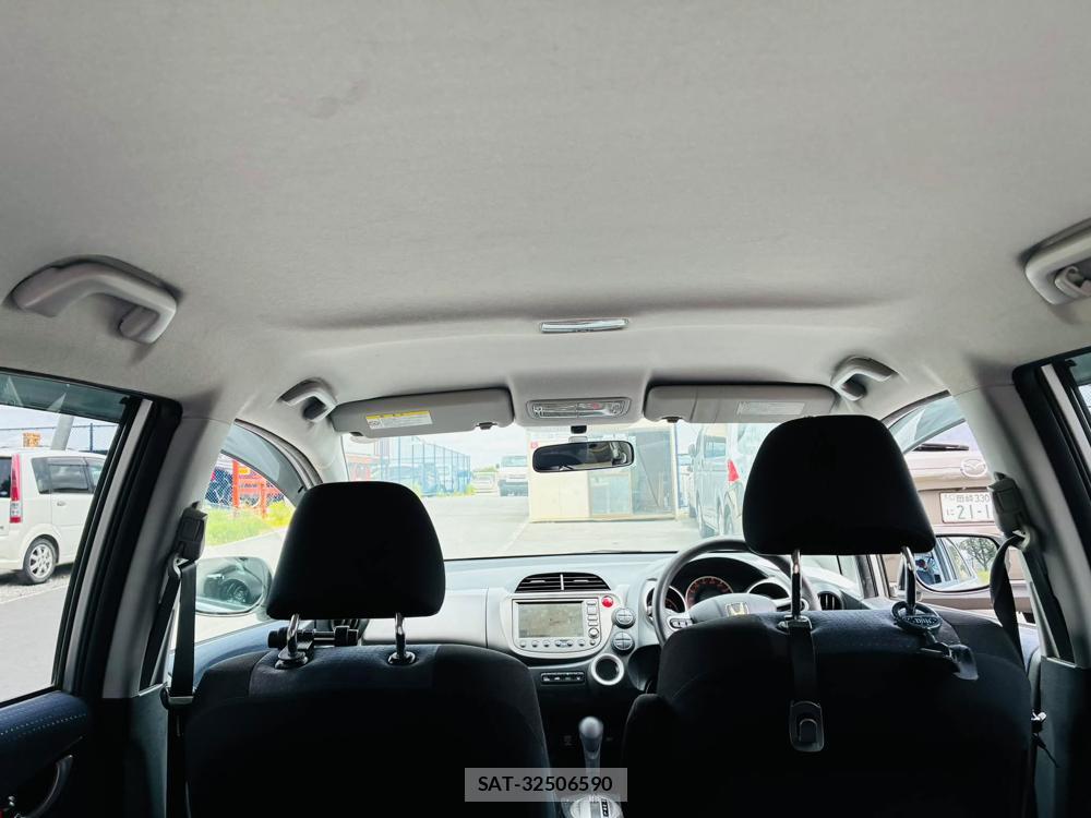 Honda FIT 2009-10 7587126-24