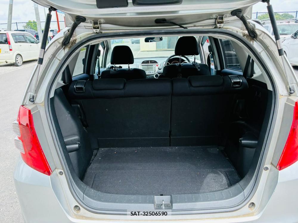 Honda FIT 2009-10 7587126-25
