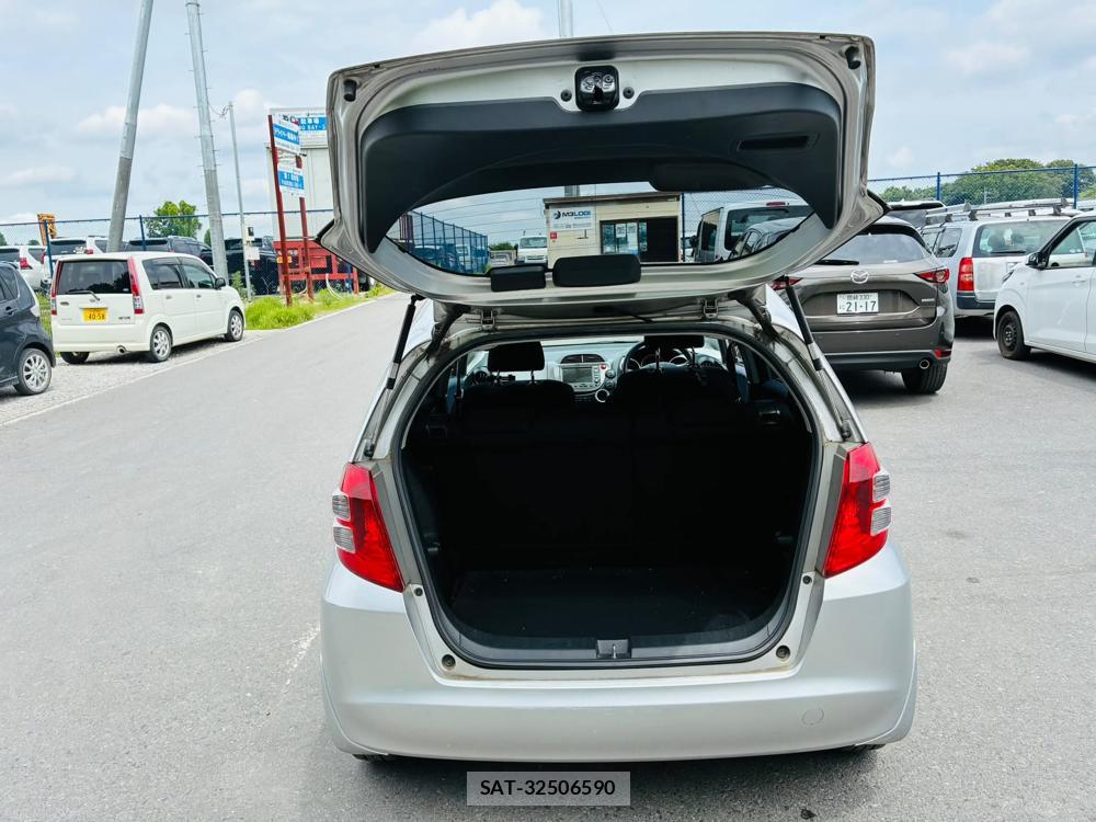 Honda FIT 2009-10 7587126-26