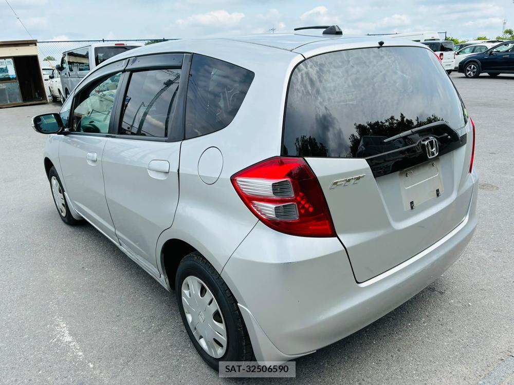 Honda FIT 2009-10 7587126-2