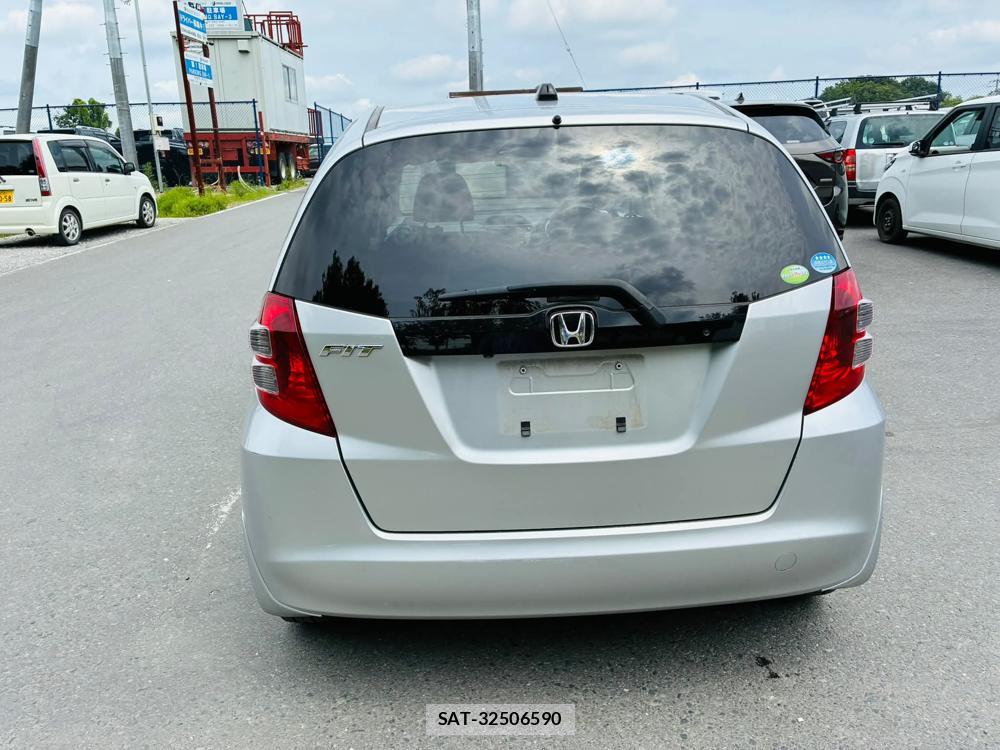 Honda FIT 2009-10 7587126-3