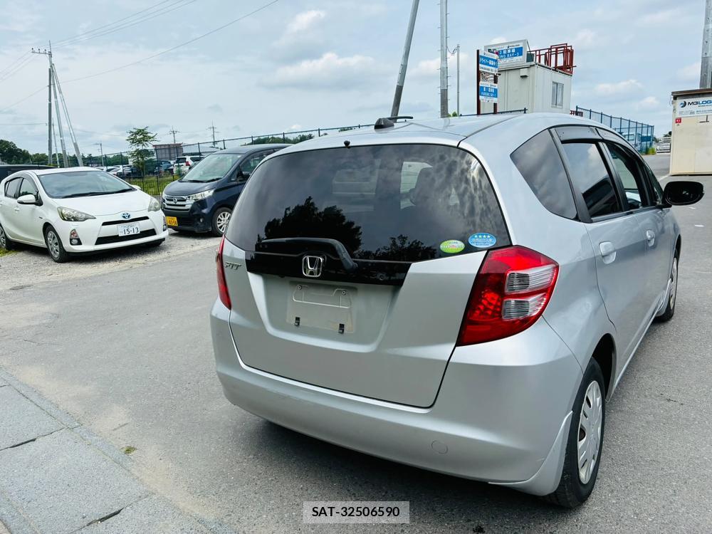 Honda FIT 2009-10 7587126-4