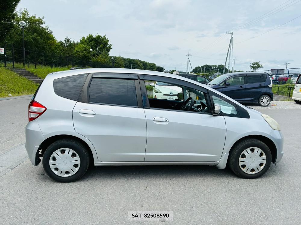Honda FIT 2009-10 7587126-5