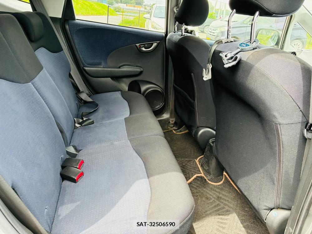 Honda FIT 2009-10 7587126-8