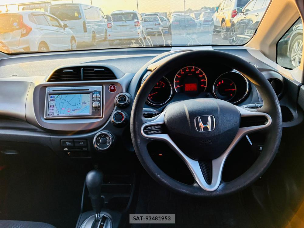 Honda FIT 2012-07 7671729-13