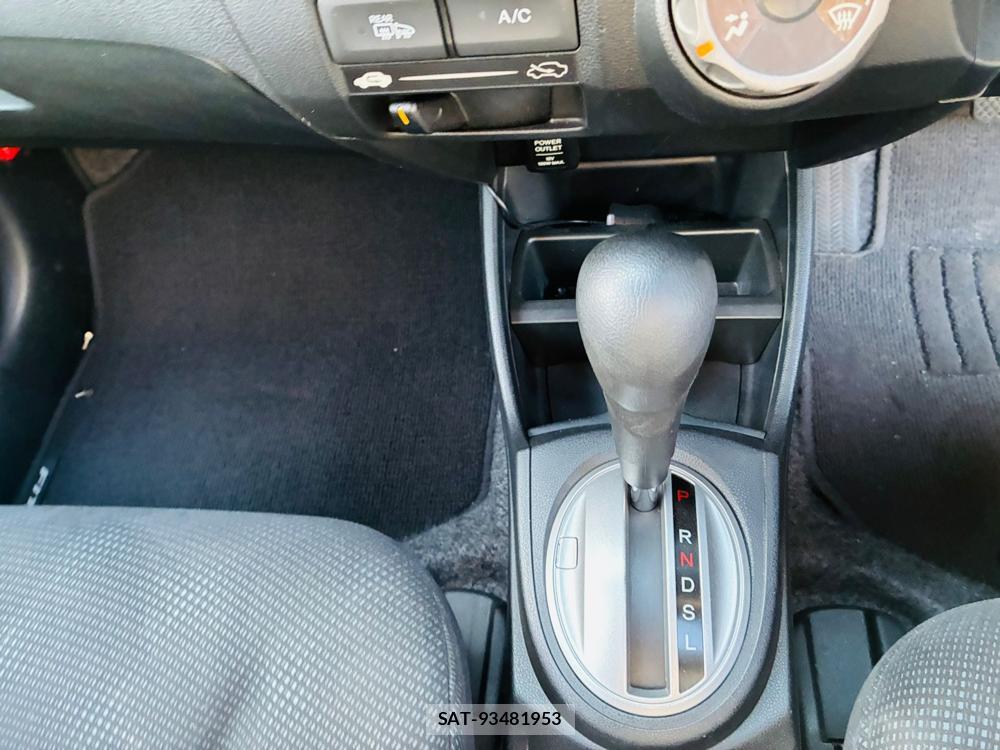 Honda FIT 2012-07 7671729-19