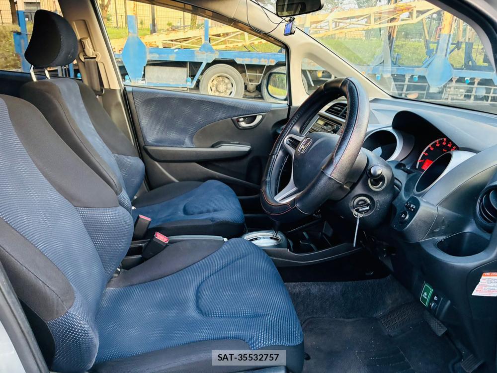 Honda FIT 2012-01 7686363-11
