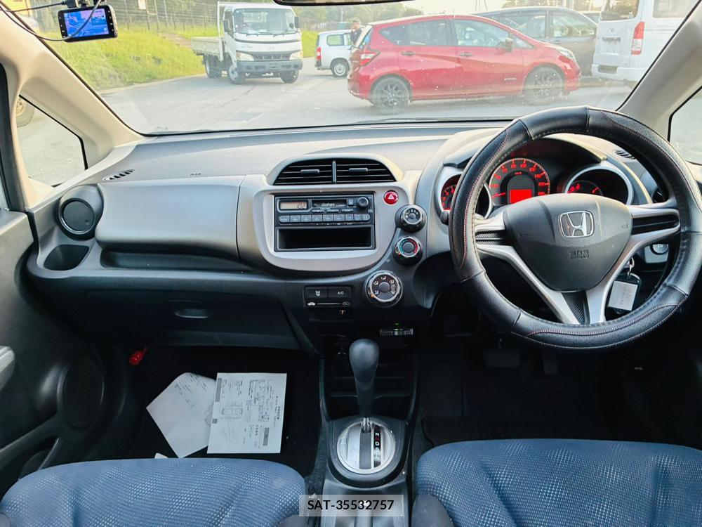 Honda FIT 2012-01 7686363-12