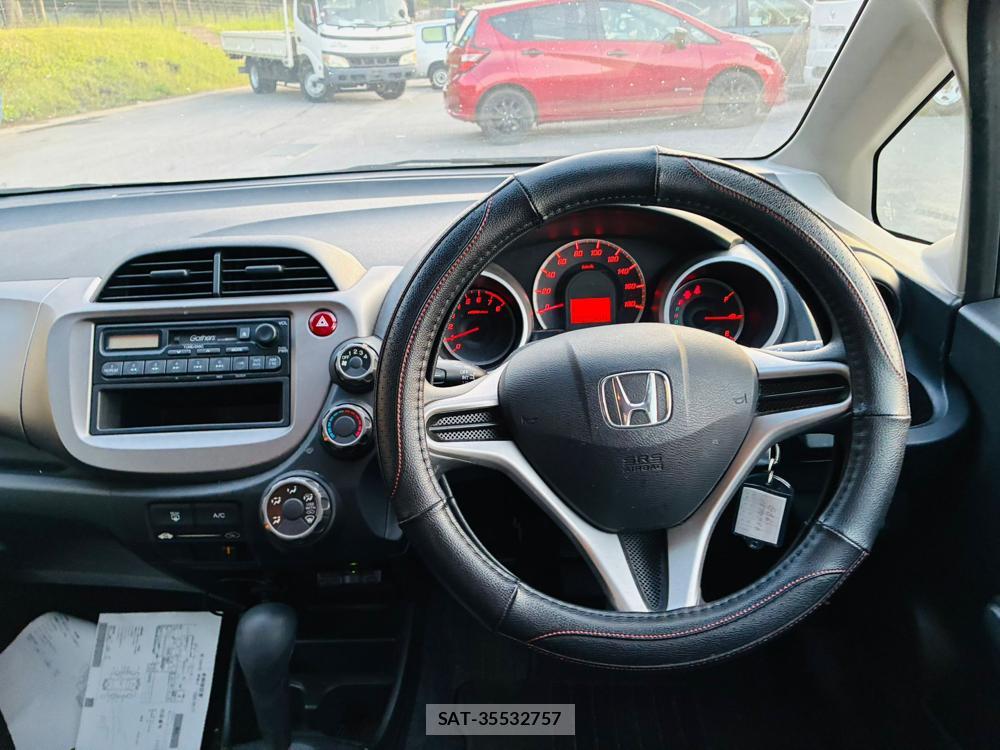 Honda FIT 2012-01 7686363-13
