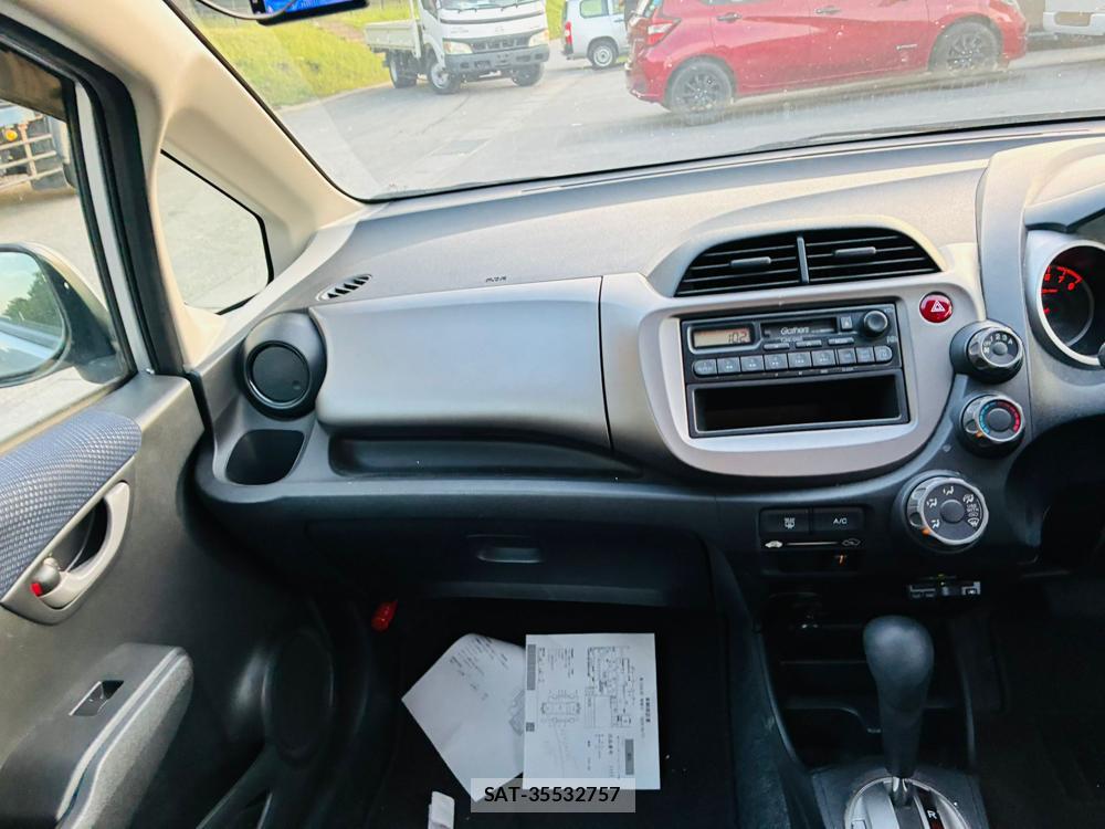 Honda FIT 2012-01 7686363-17
