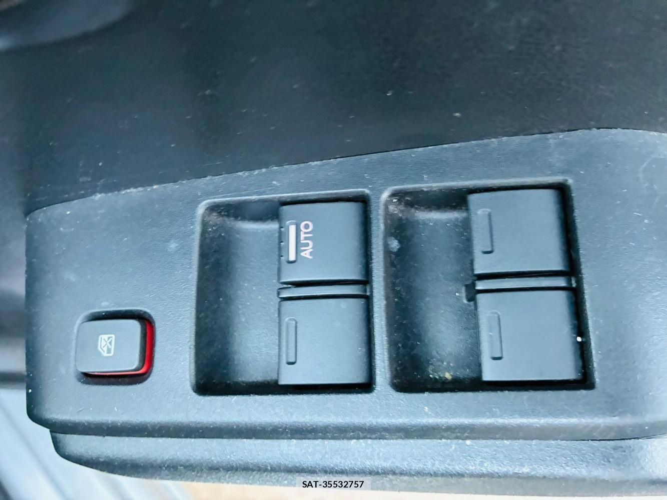 Honda FIT 2012-01 7686363-21